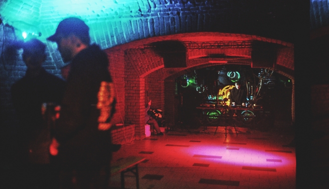 17 safensound, Cross club, Silhouette, VisionOf1994